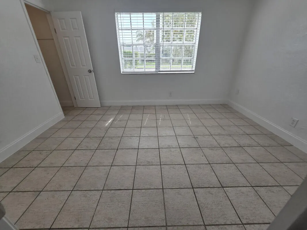 511 Banks Road #3