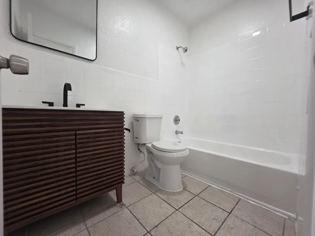 511 Banks Road #3