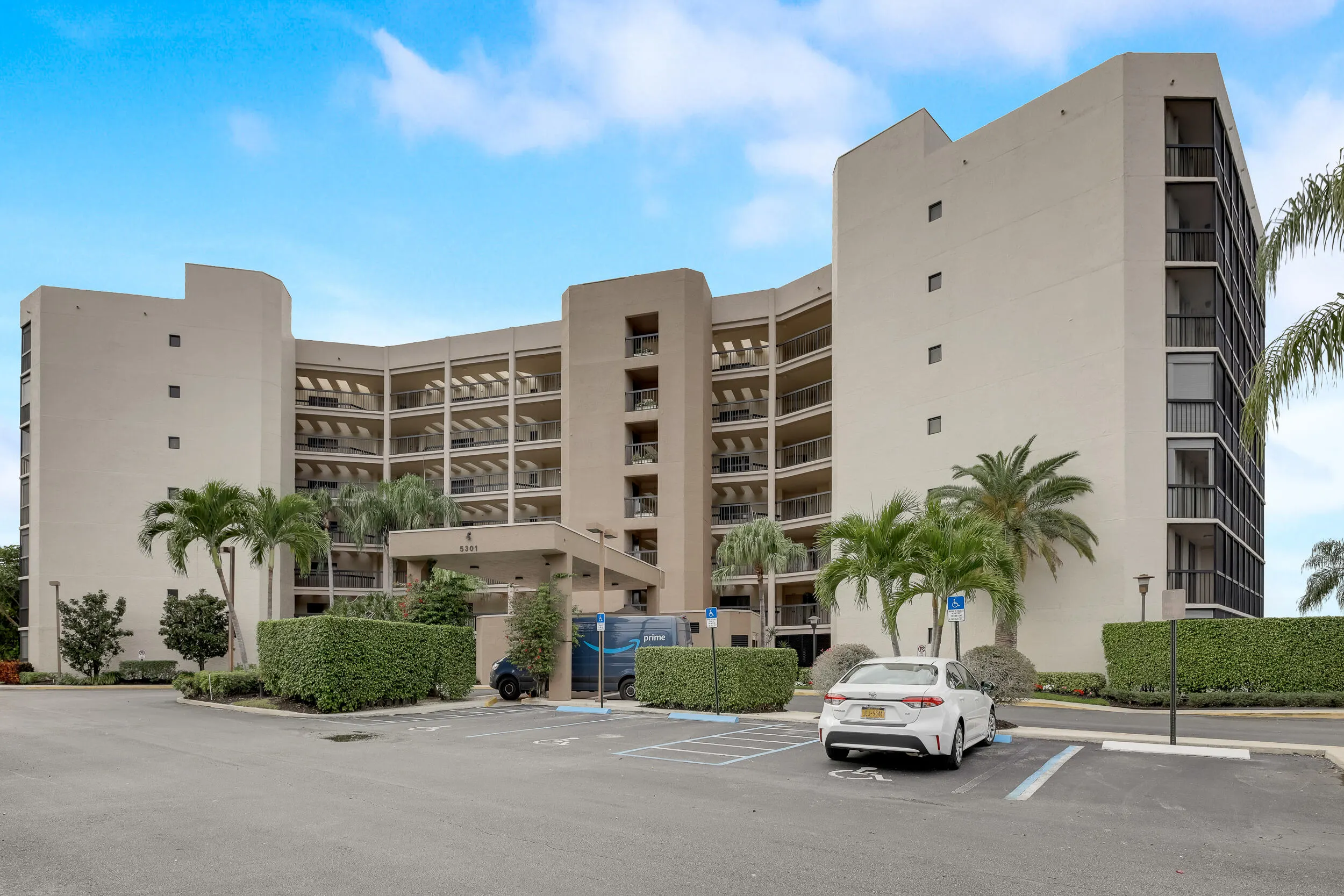 5301 FOUNTAINS Drive S #501