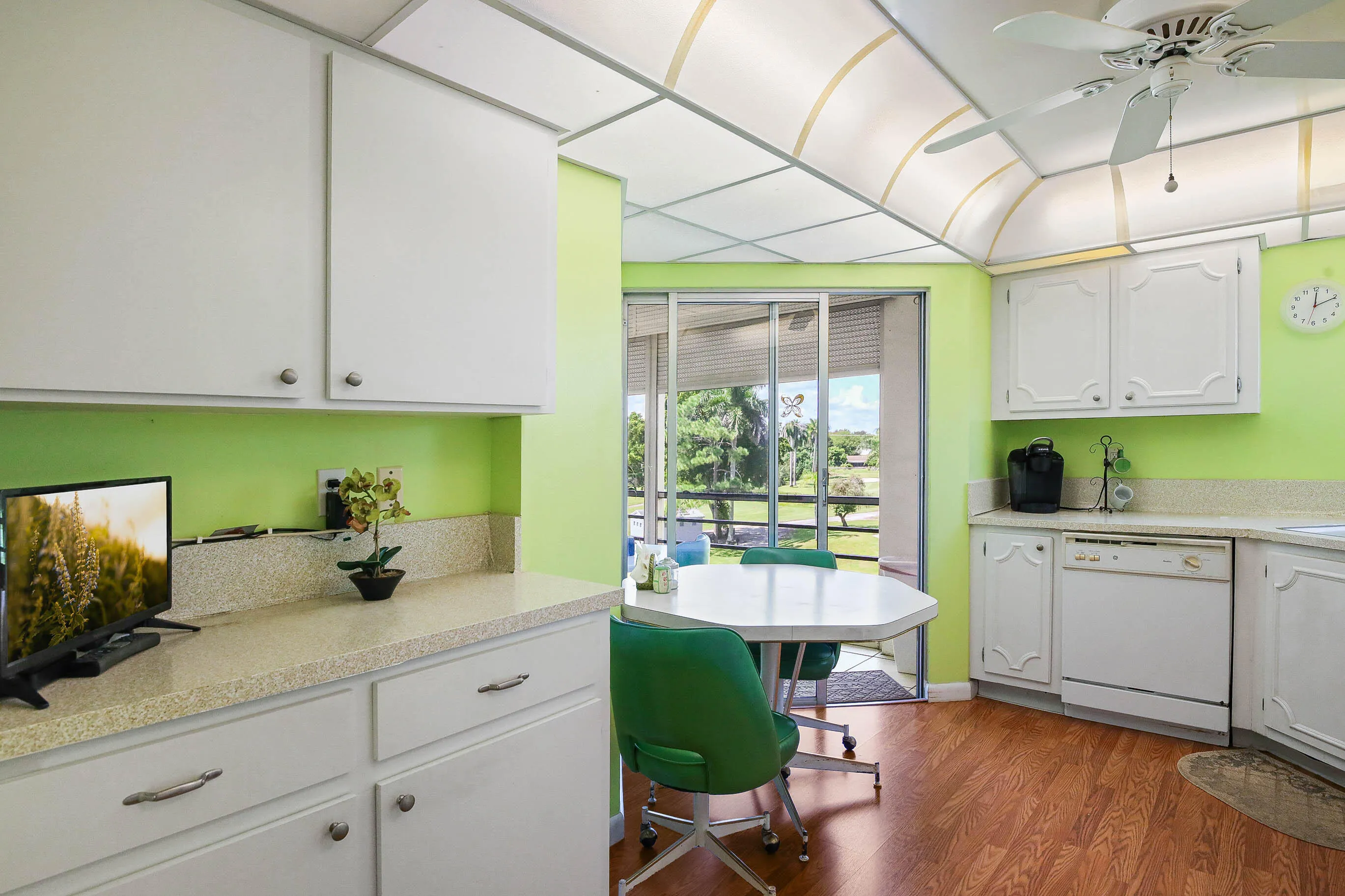 3755 VIA POINCIANA #402