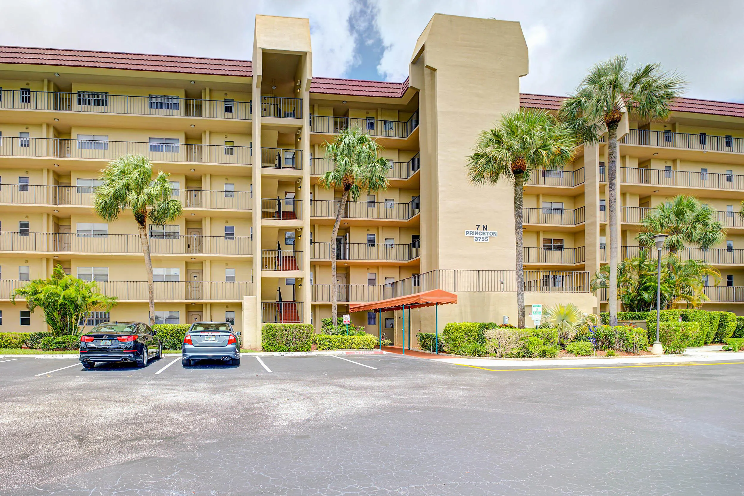 3755 VIA POINCIANA #402