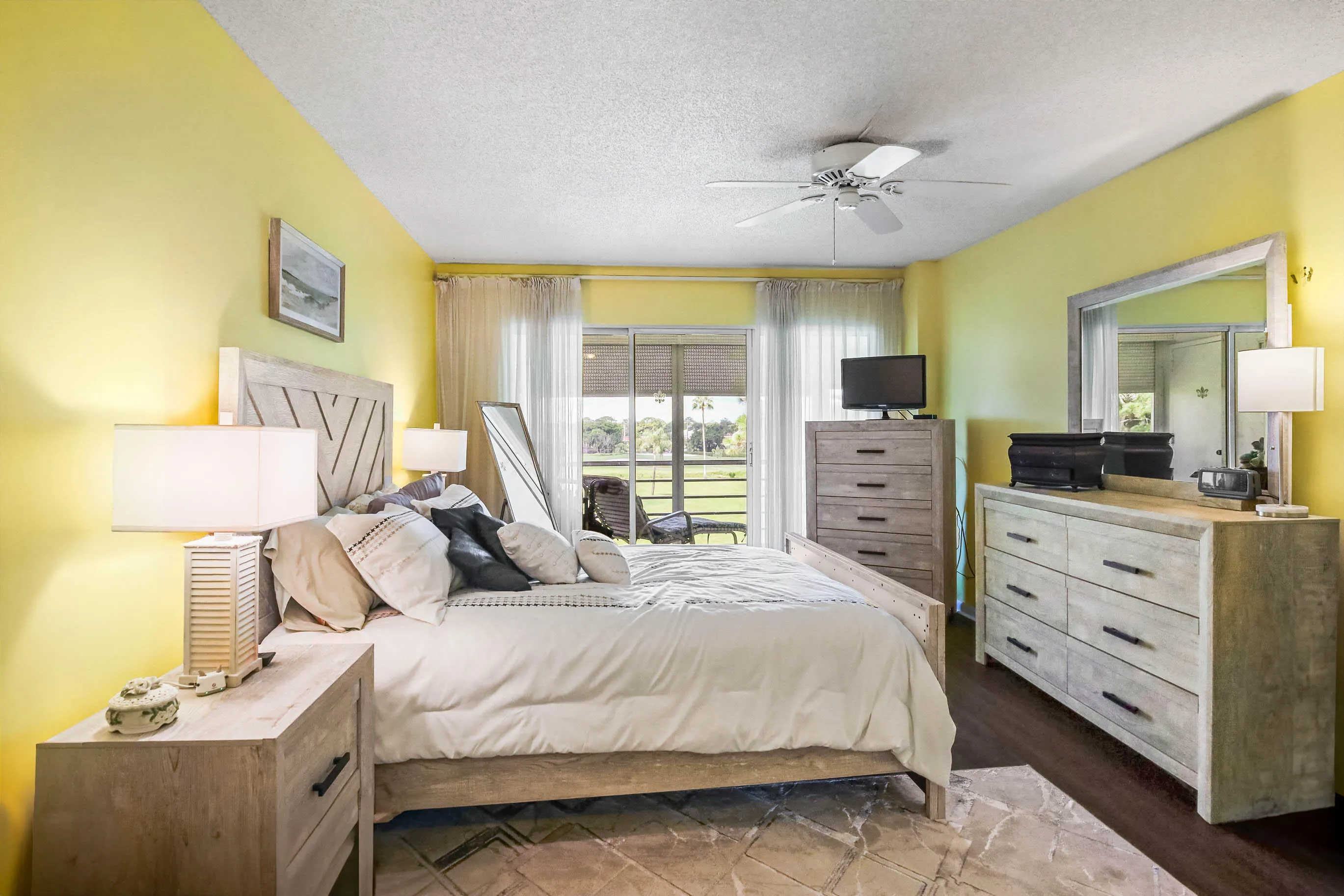 3755 VIA POINCIANA #402