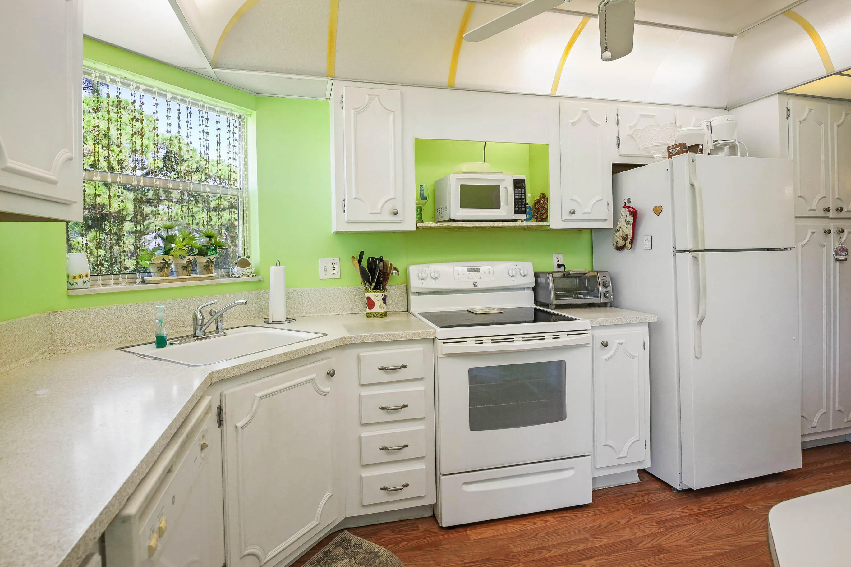 3755 VIA POINCIANA #402