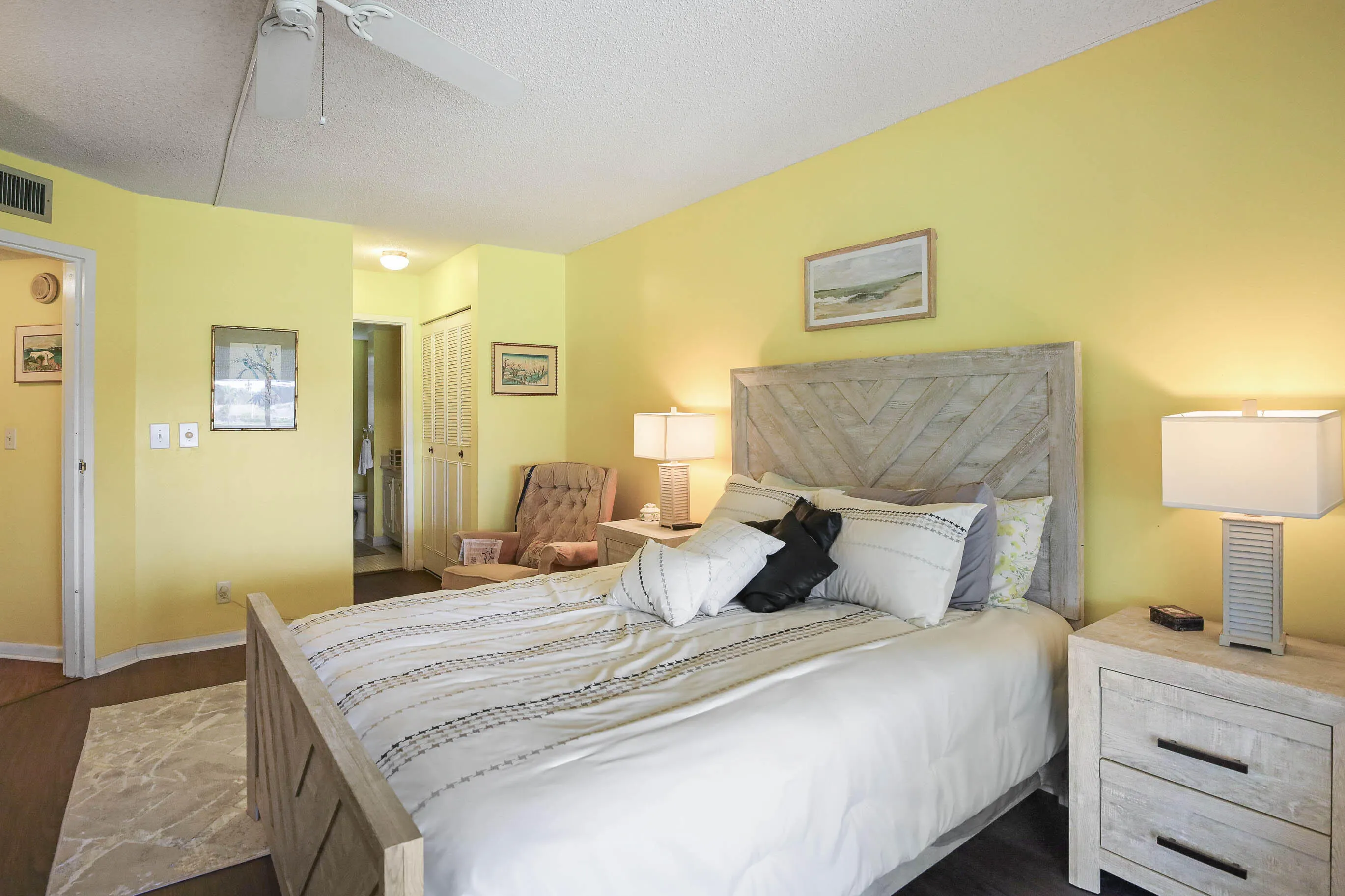 3755 VIA POINCIANA #402