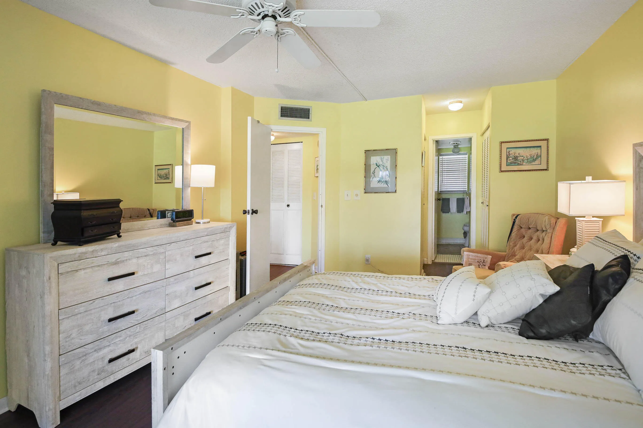 3755 VIA POINCIANA #402