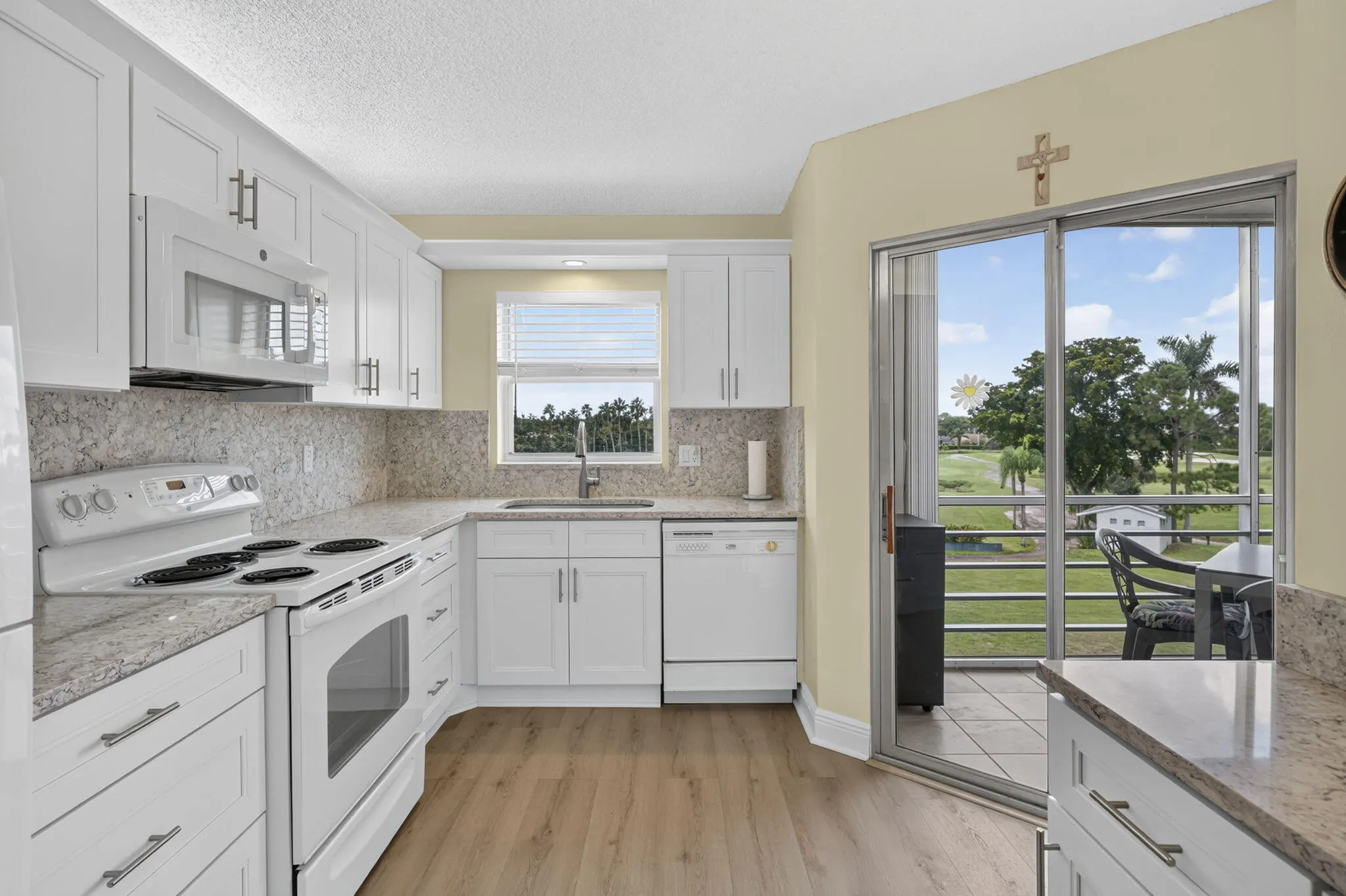 3871 Via Poinciana #407