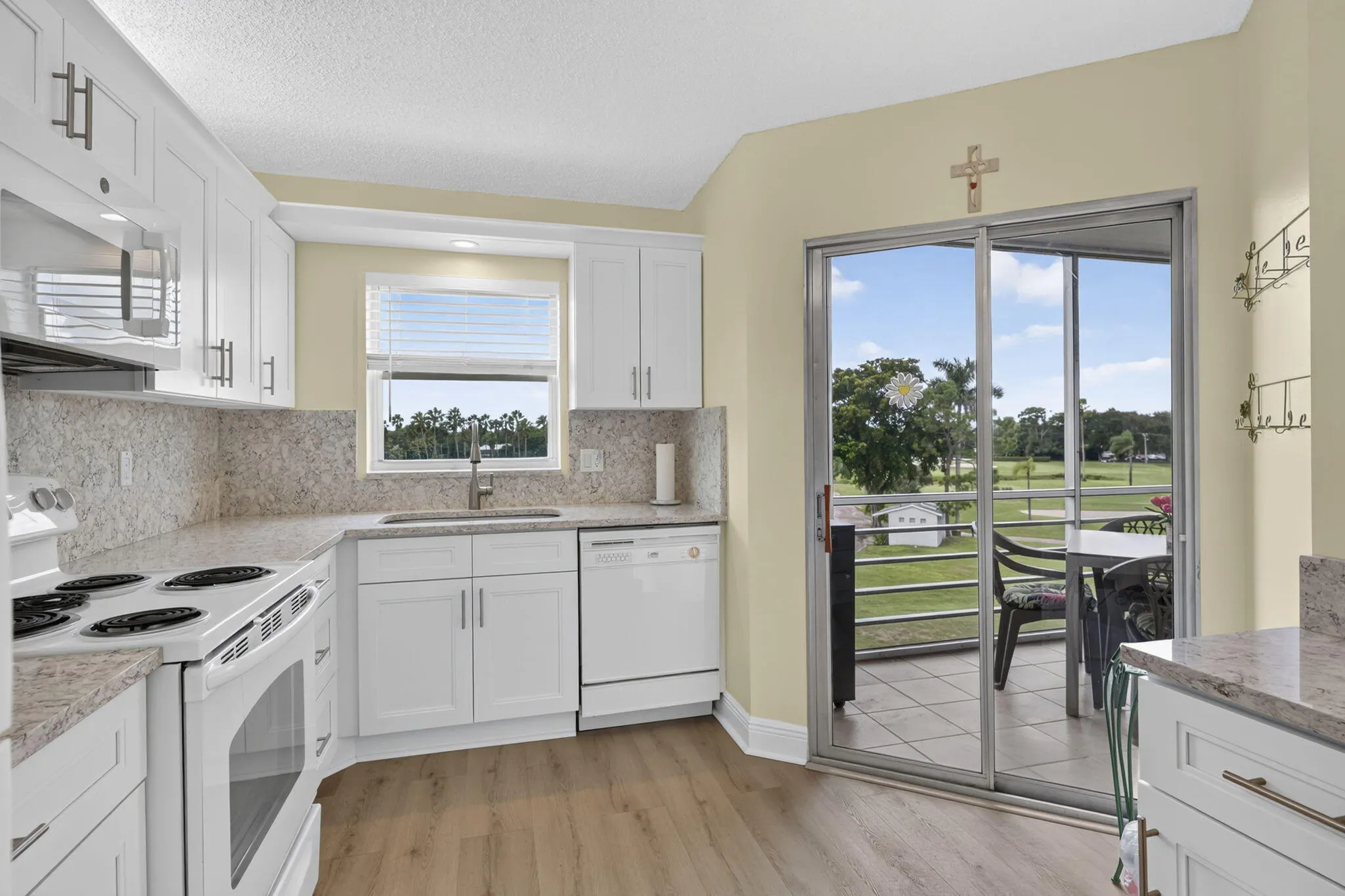 3871 Via Poinciana #407
