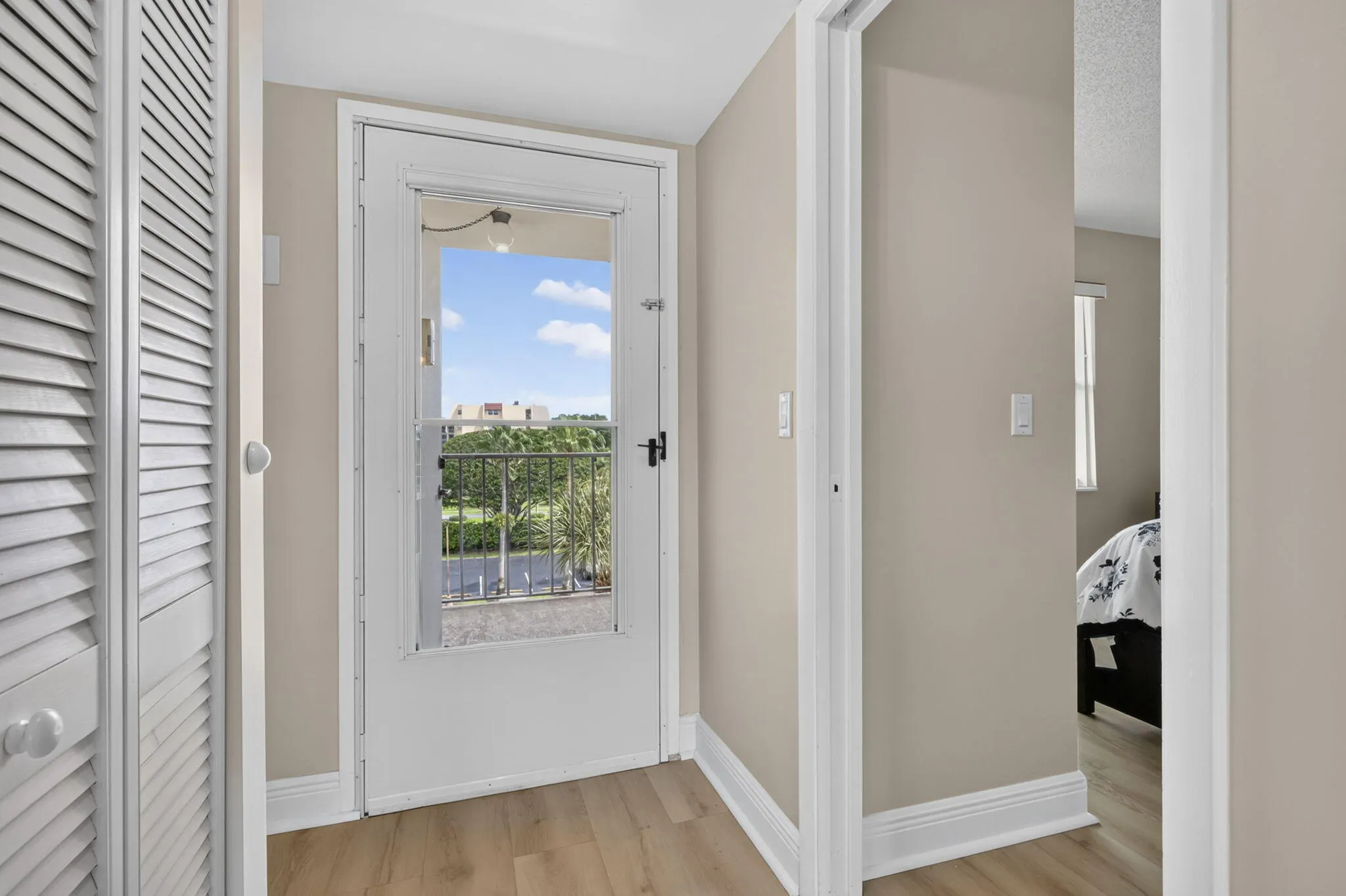 3871 Via Poinciana #407