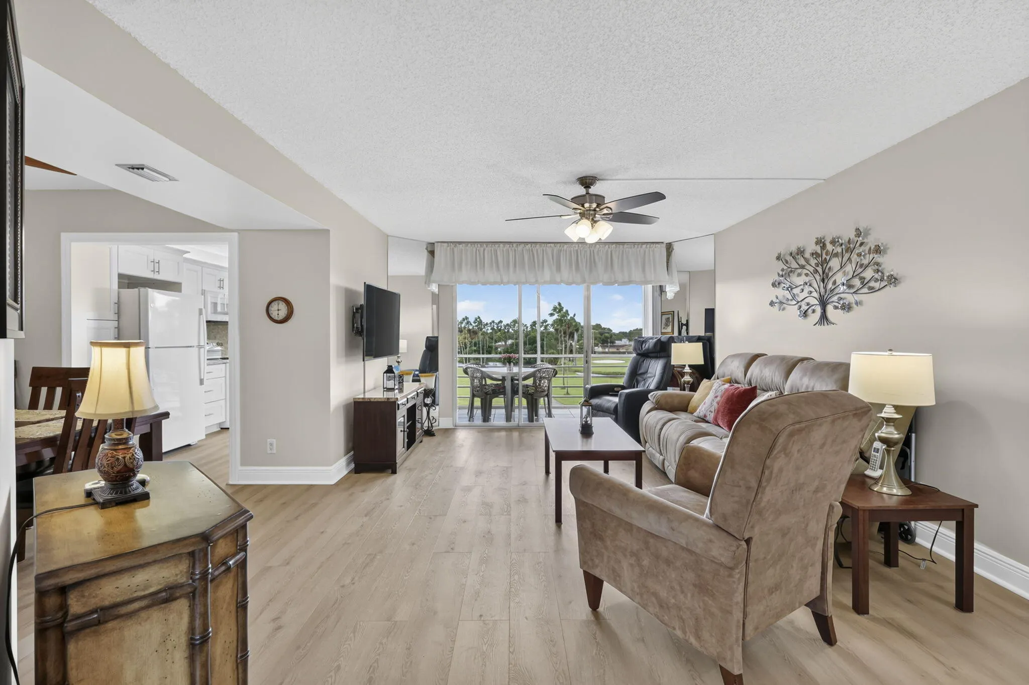 3871 Via Poinciana #407