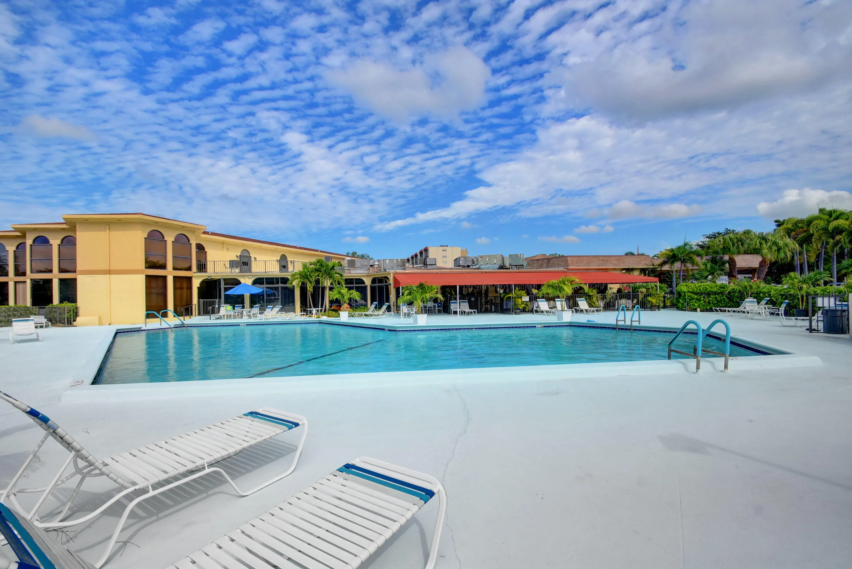 3871 Via Poinciana #407