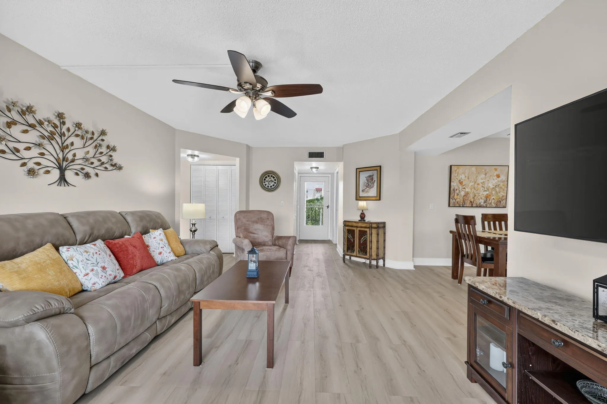 3871 Via Poinciana #407