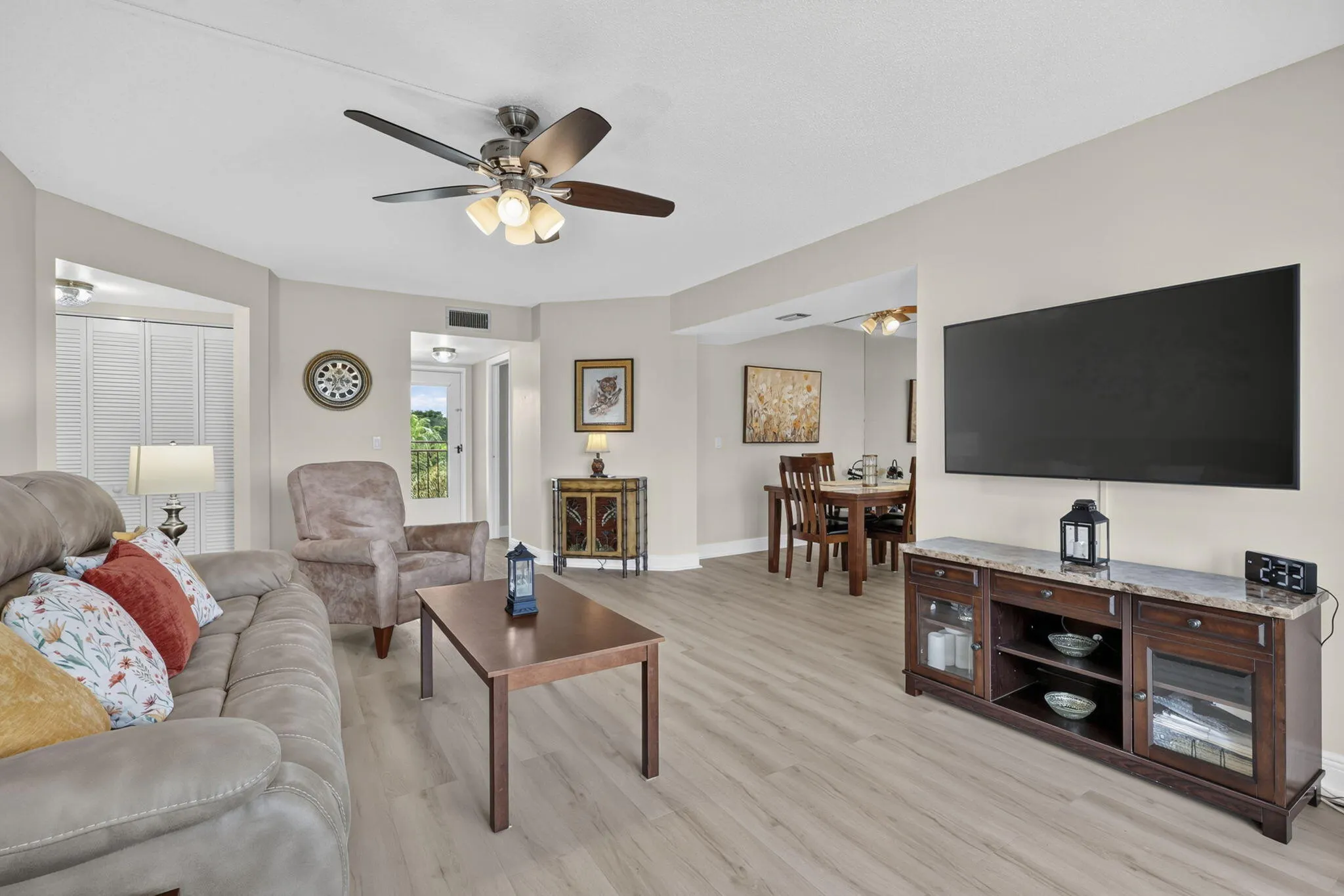 3871 Via Poinciana #407