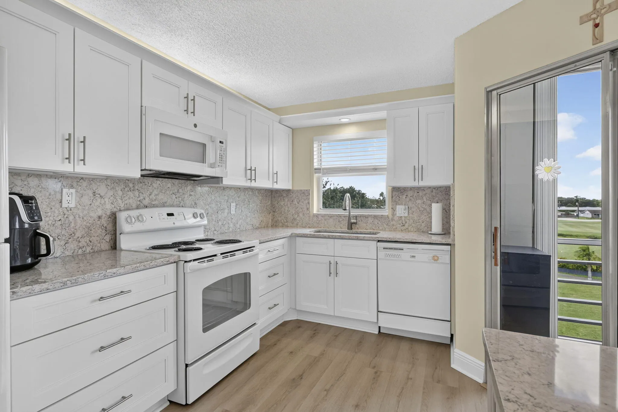 3871 Via Poinciana #407