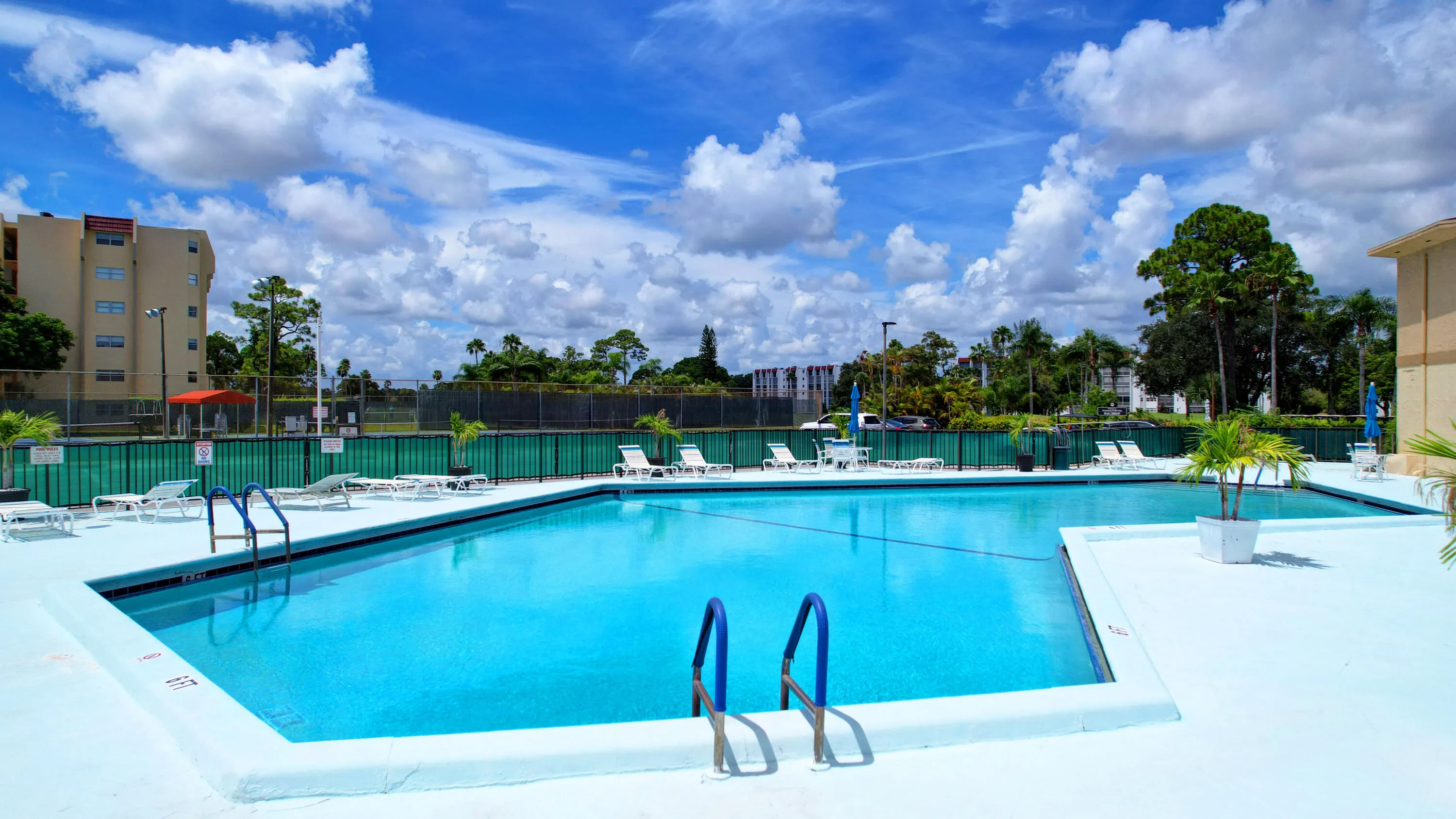 3871 Via Poinciana #407