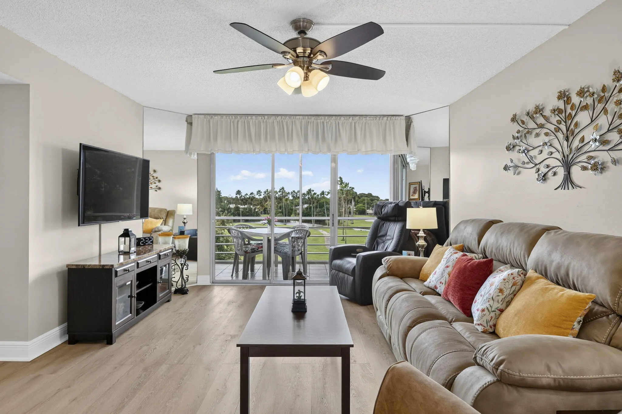 3871 Via Poinciana #407