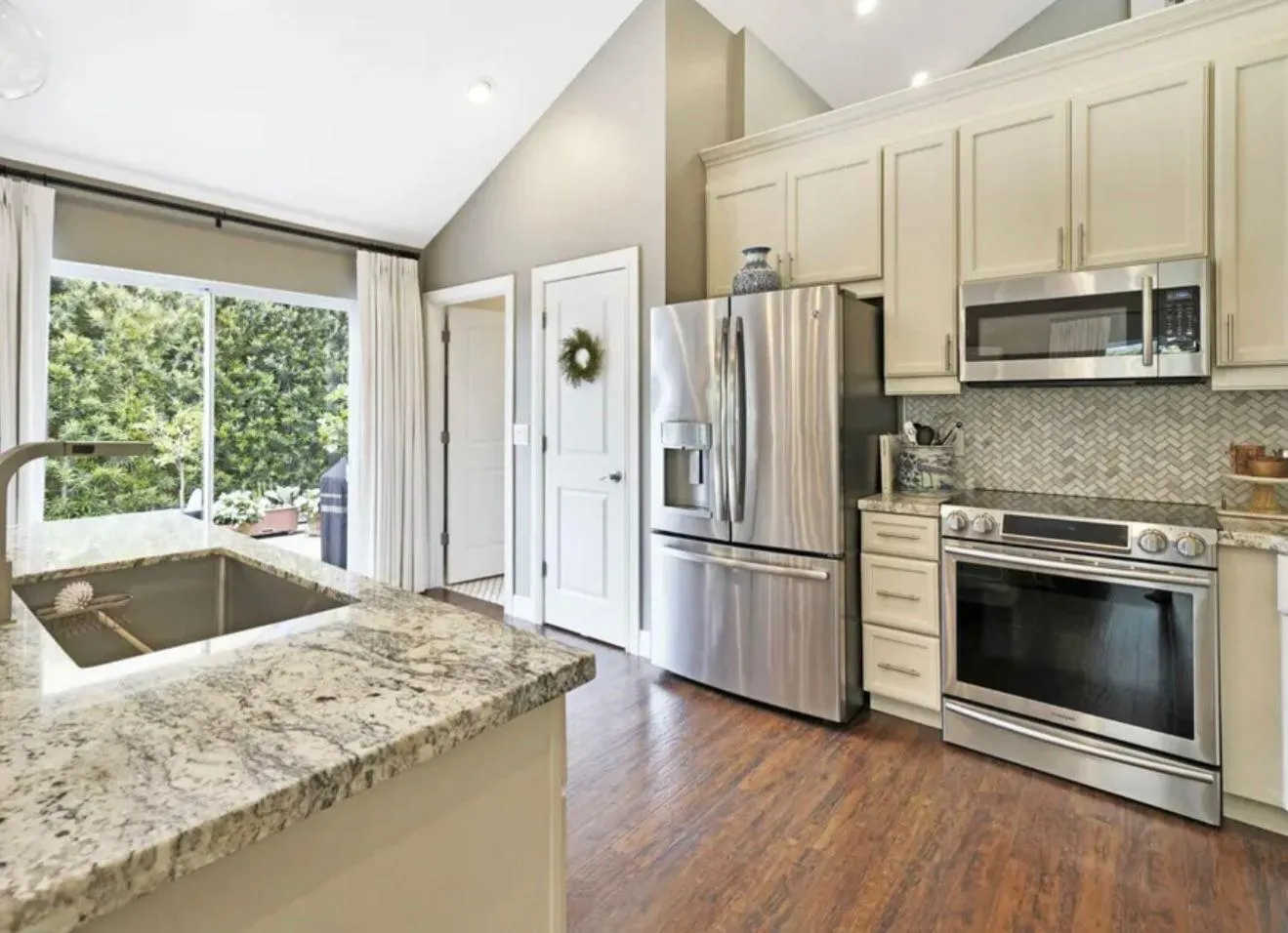 1752 Harborside Circle