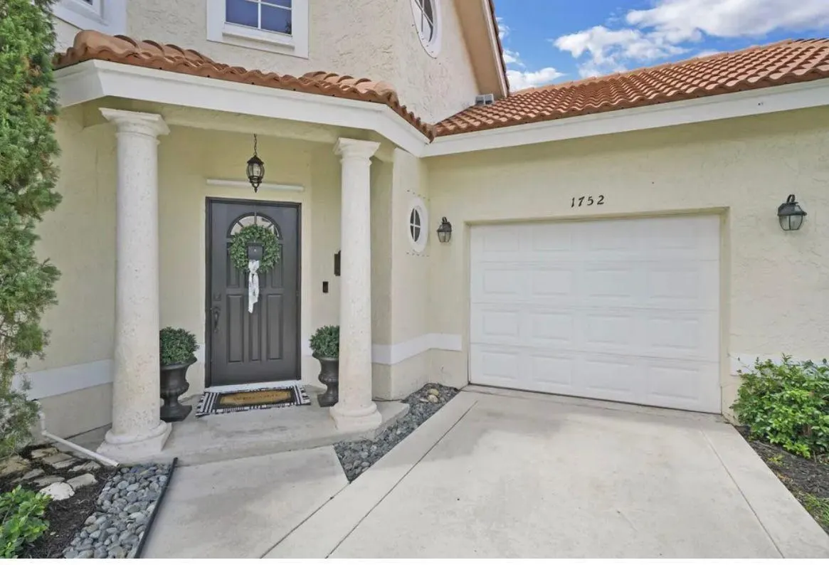 1752 Harborside Circle