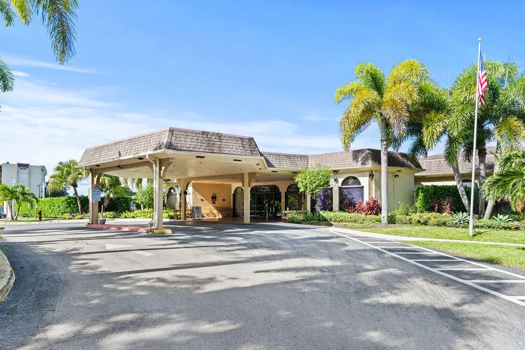 3590 Via Poinciana #216