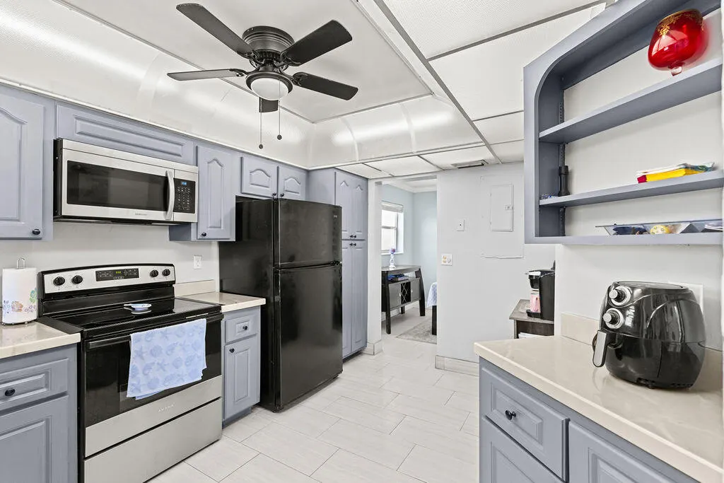 3590 Via Poinciana #216
