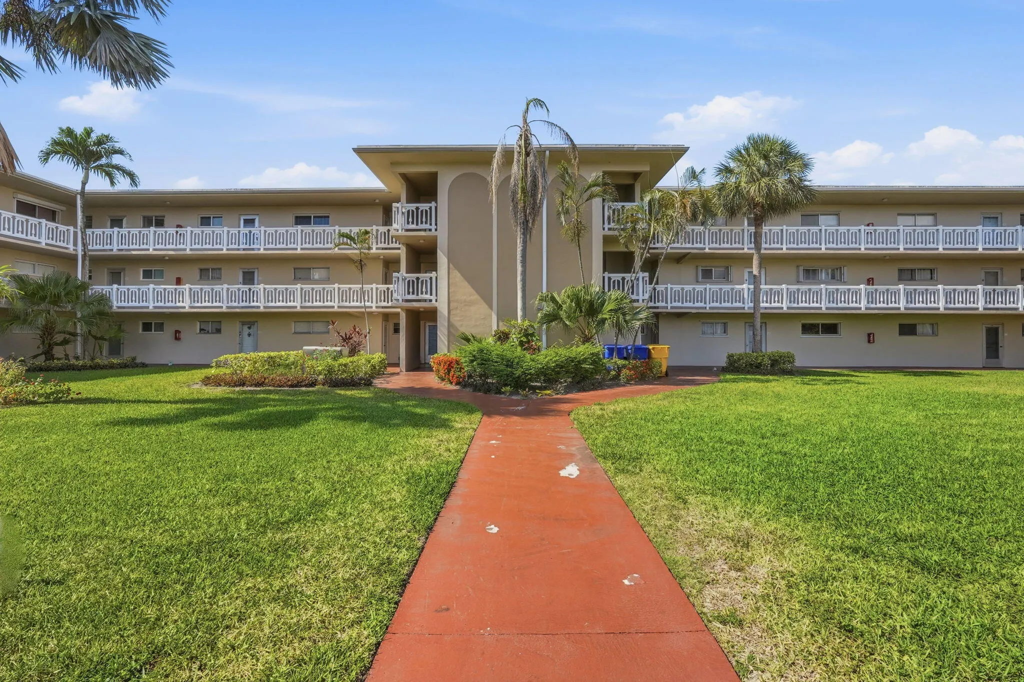 2606 Garden Drive S #305