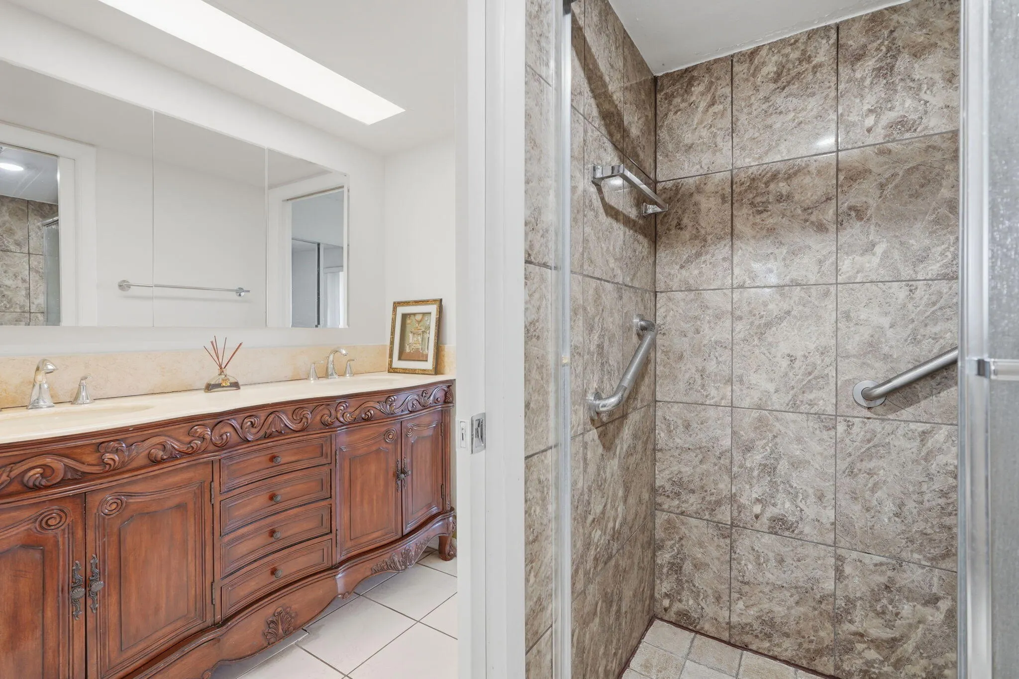 2606 Garden Drive S #305