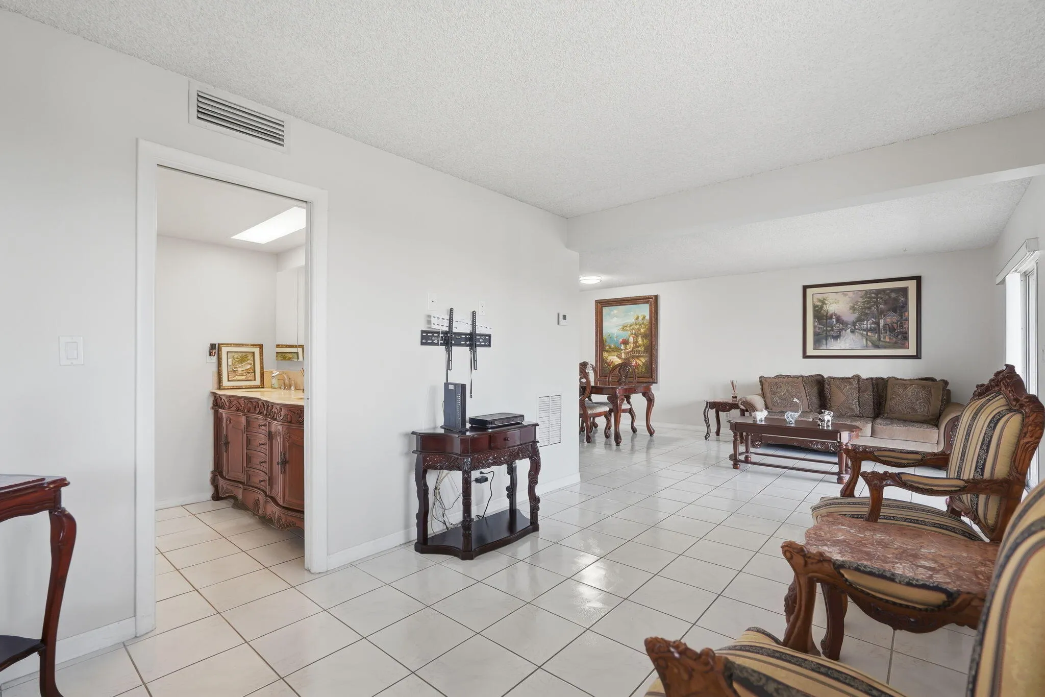 2606 Garden Drive S #305