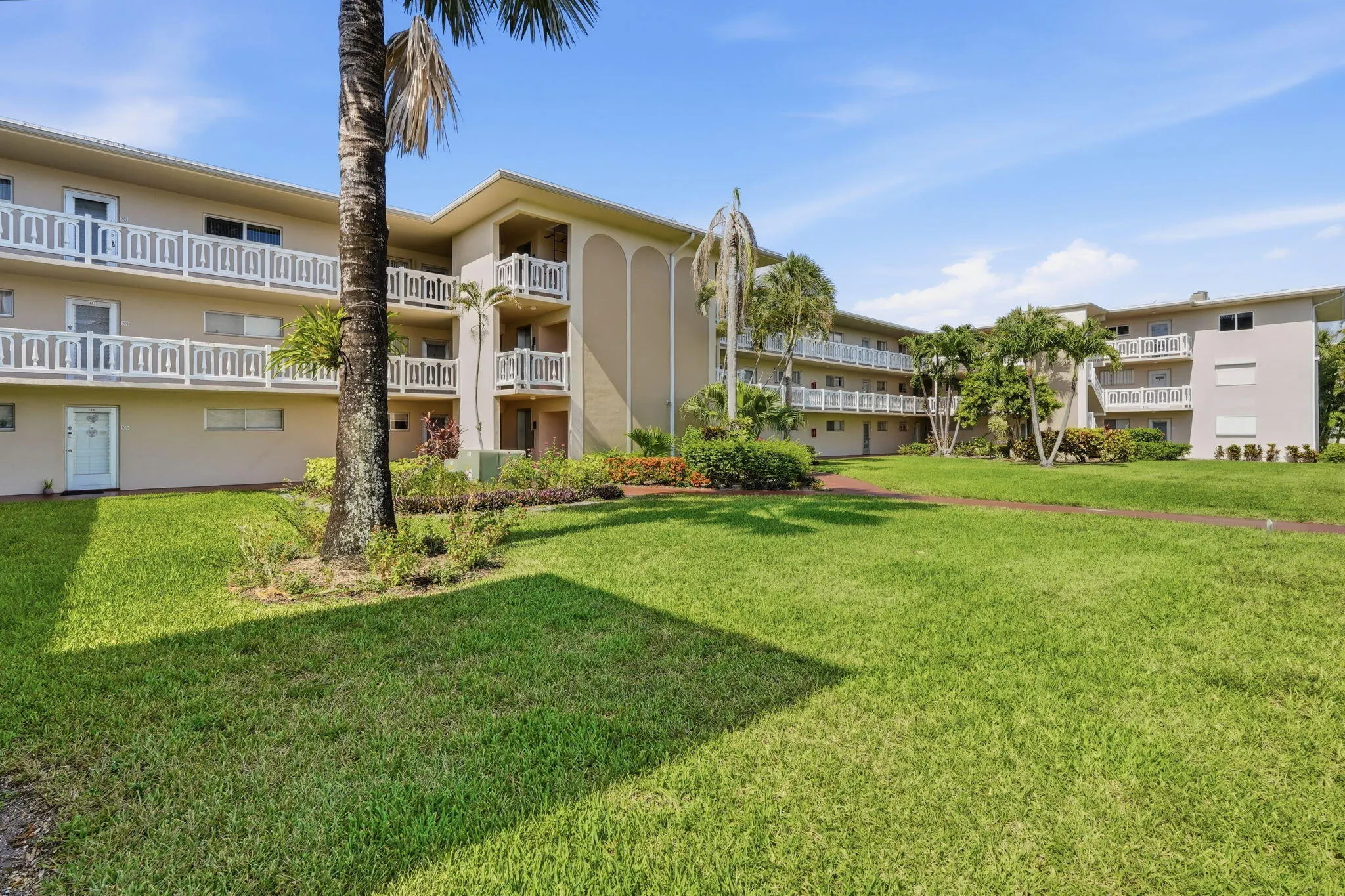 2606 Garden Drive S #305
