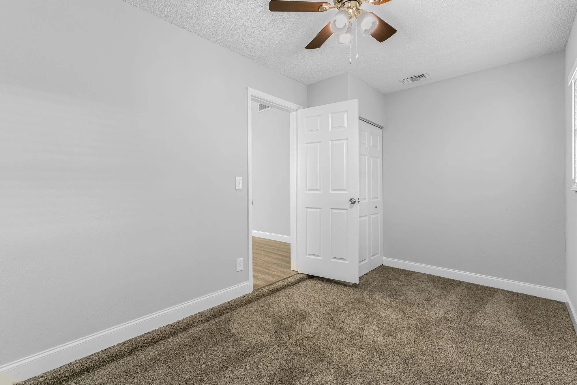 1646 3RD Court SW