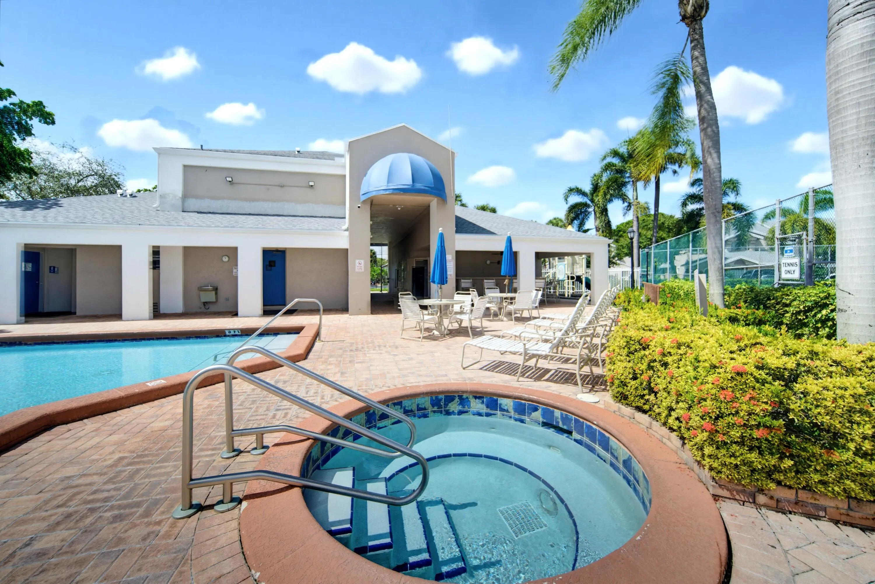 2276 DISCOVERY Circle W #2276