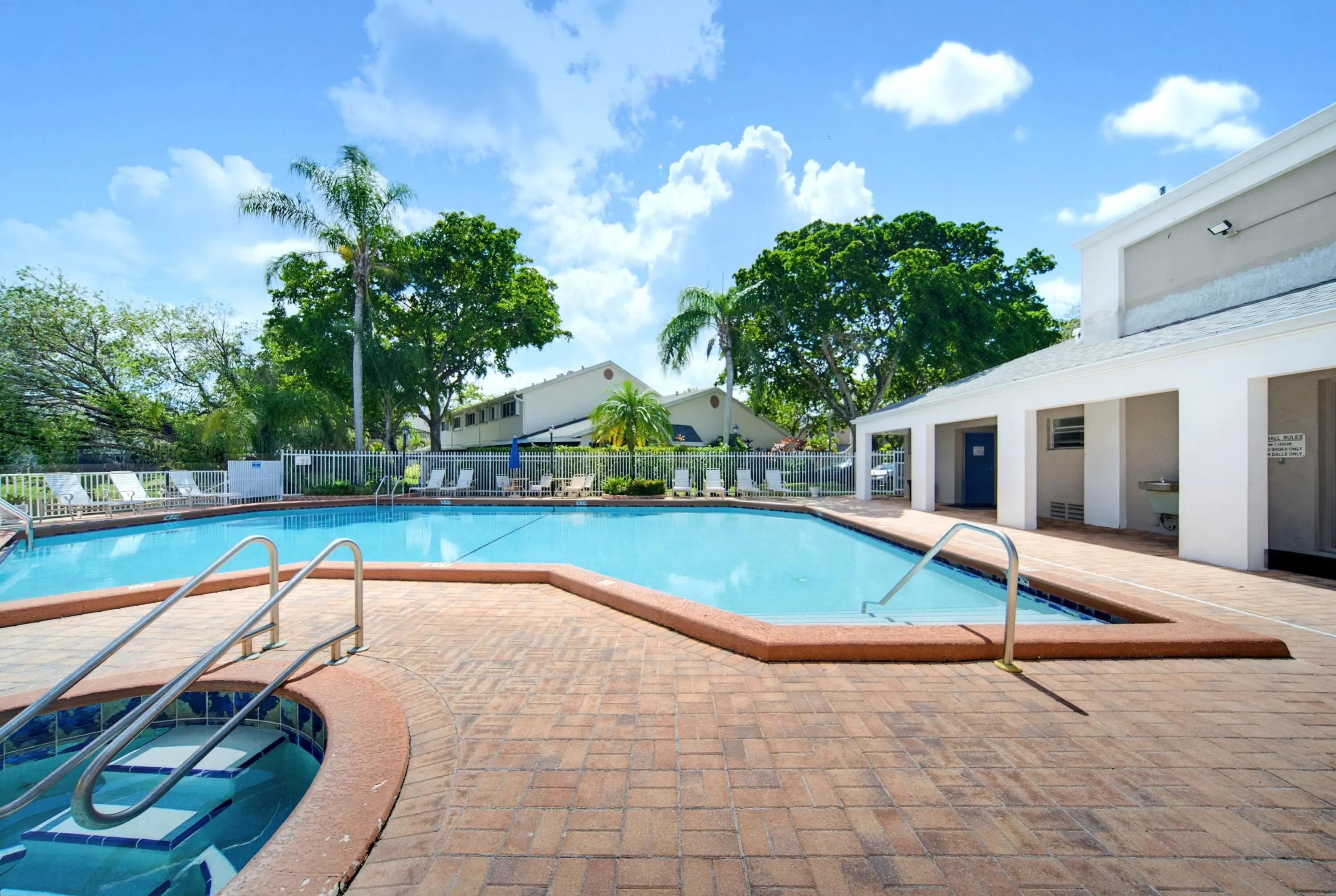 2276 DISCOVERY Circle W #2276