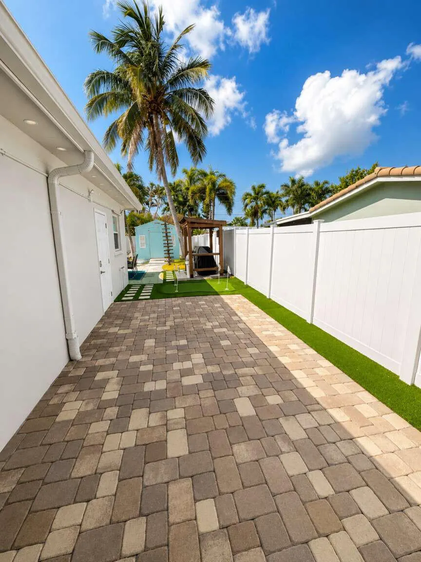 918 SE 15TH Court