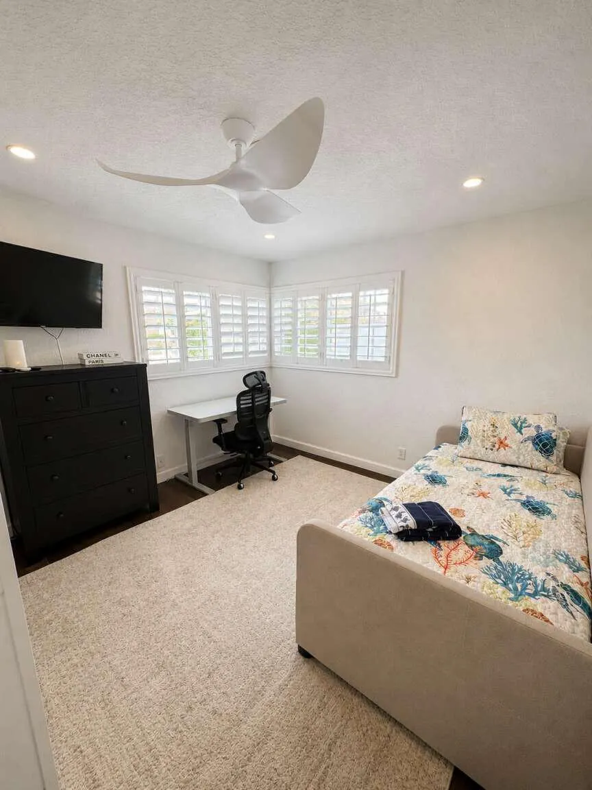 918 SE 15TH Court