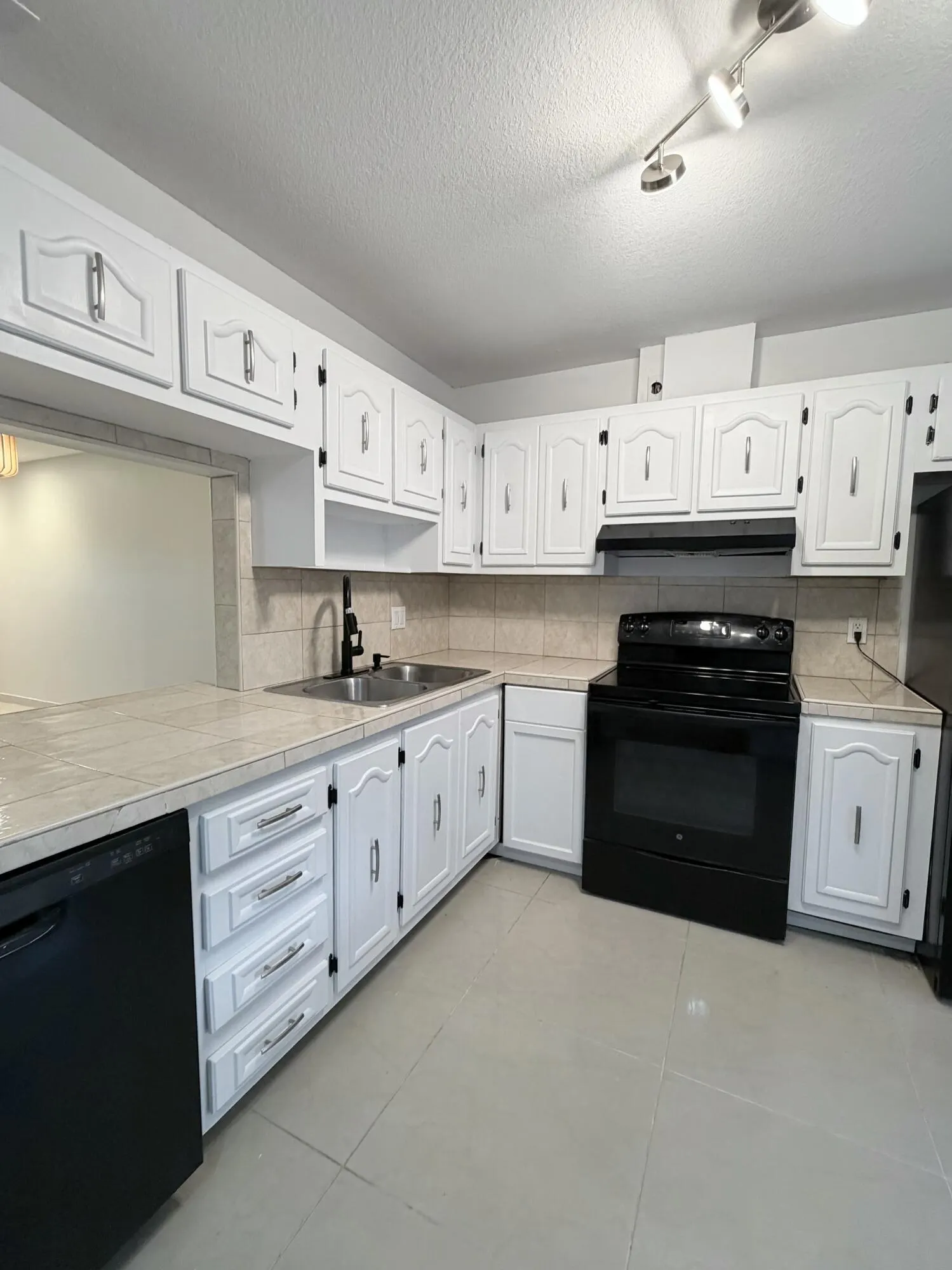 630 MARLBORO Oval #B