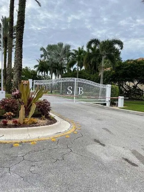 6952 CROOKED FENCE Drive