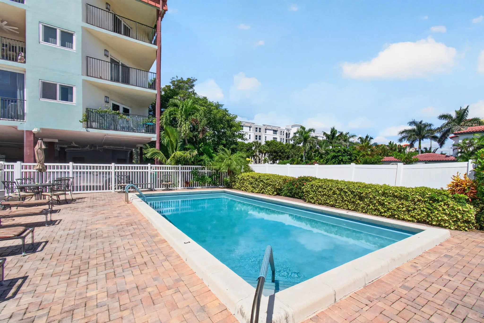 180 SE 20th Avenue #403
