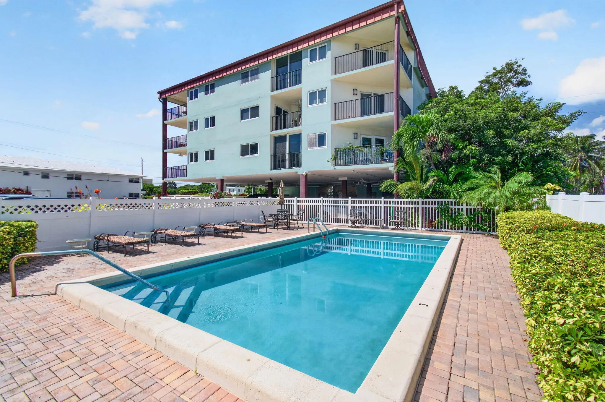 180 SE 20th Avenue #403