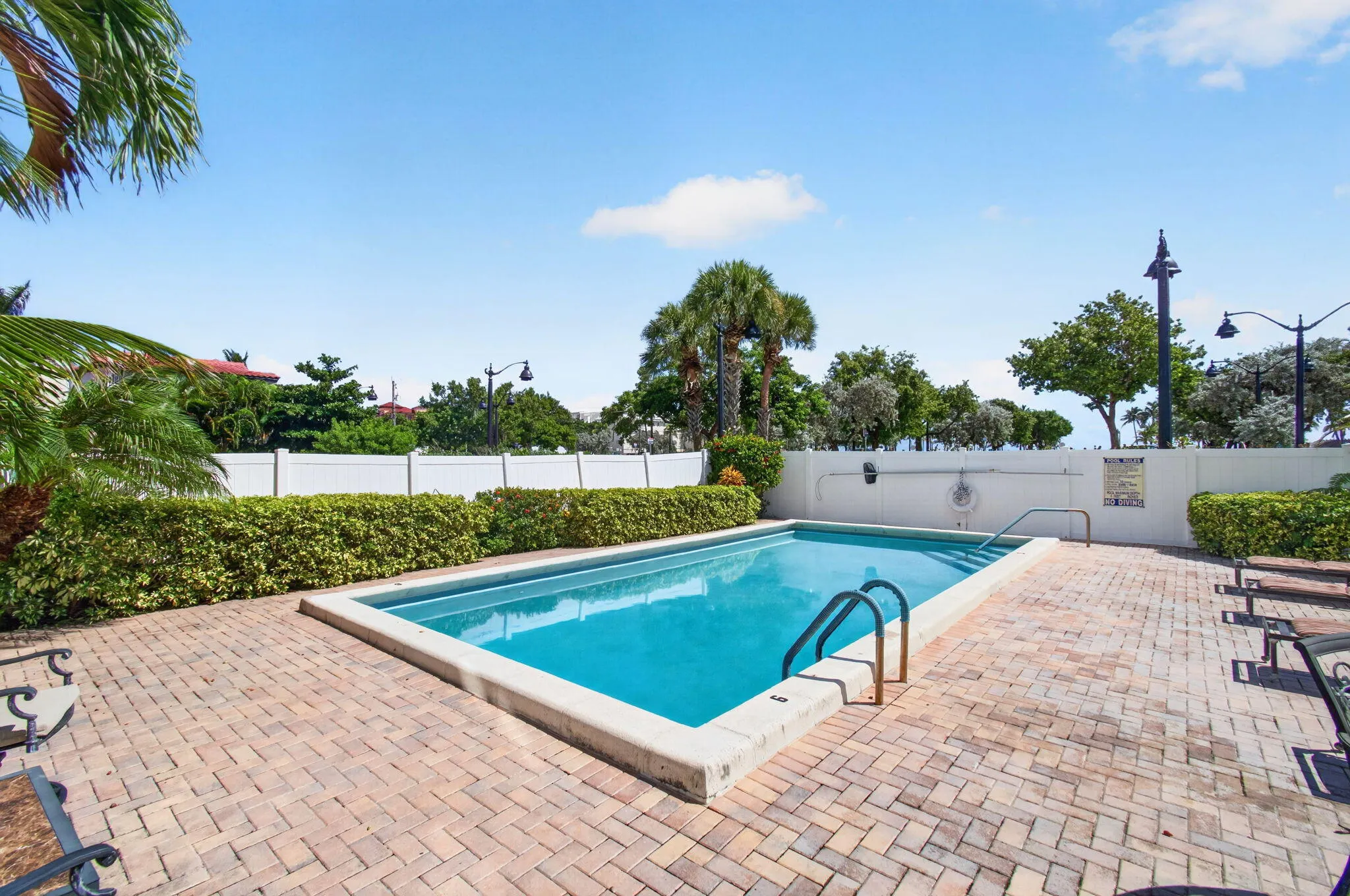 180 SE 20th Avenue #403
