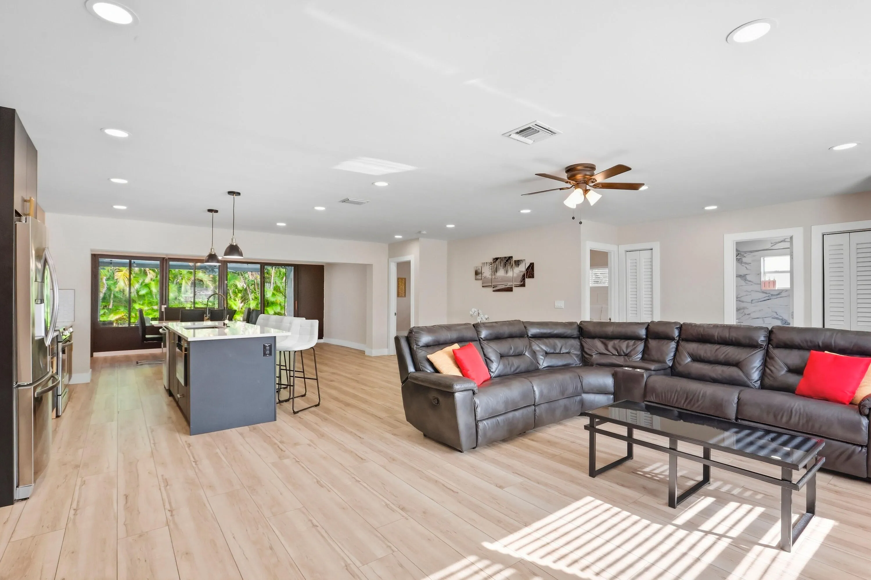 6880 KINGSTON Drive