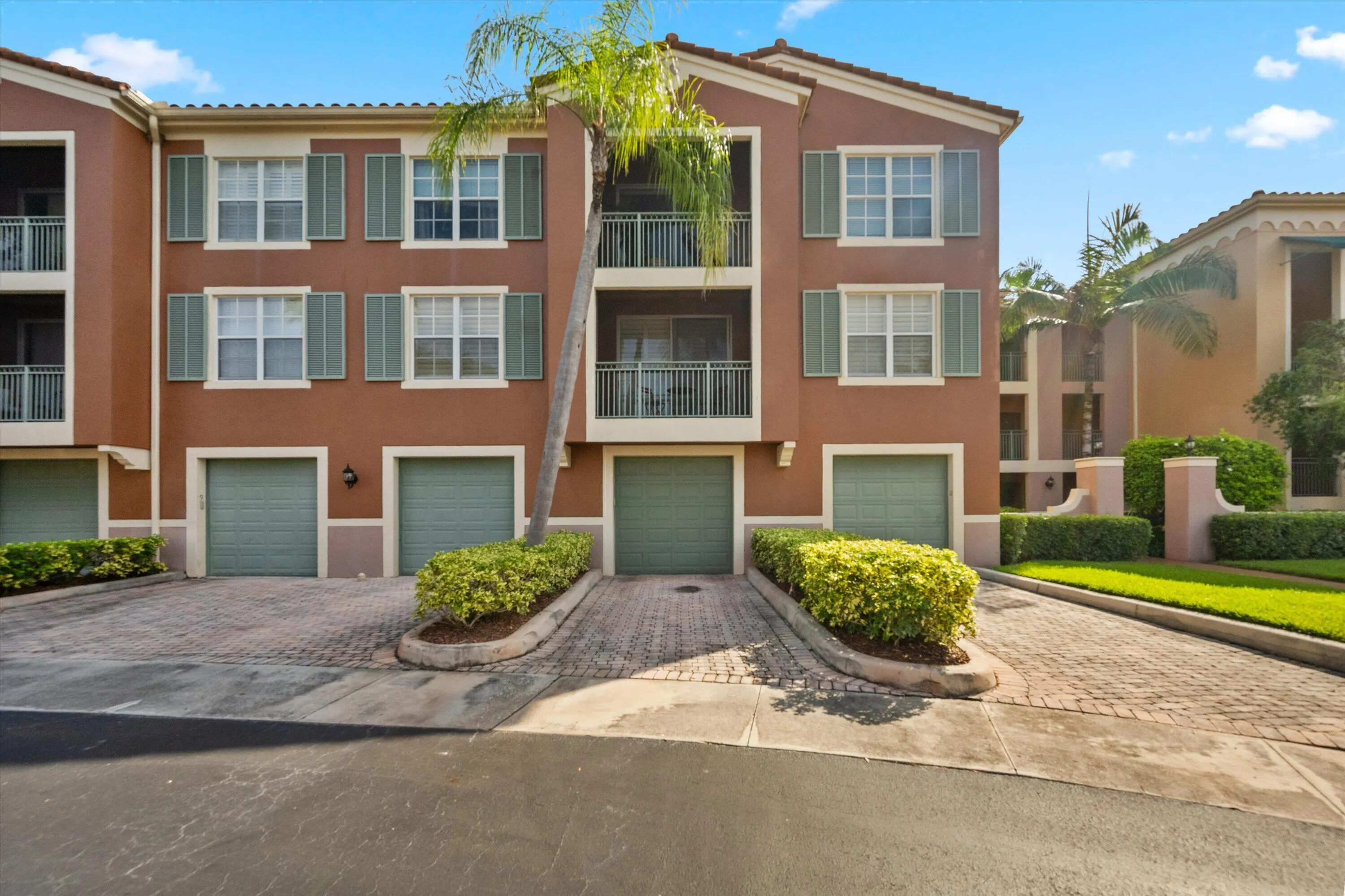 11750 SAINT ANDREWS Place #208