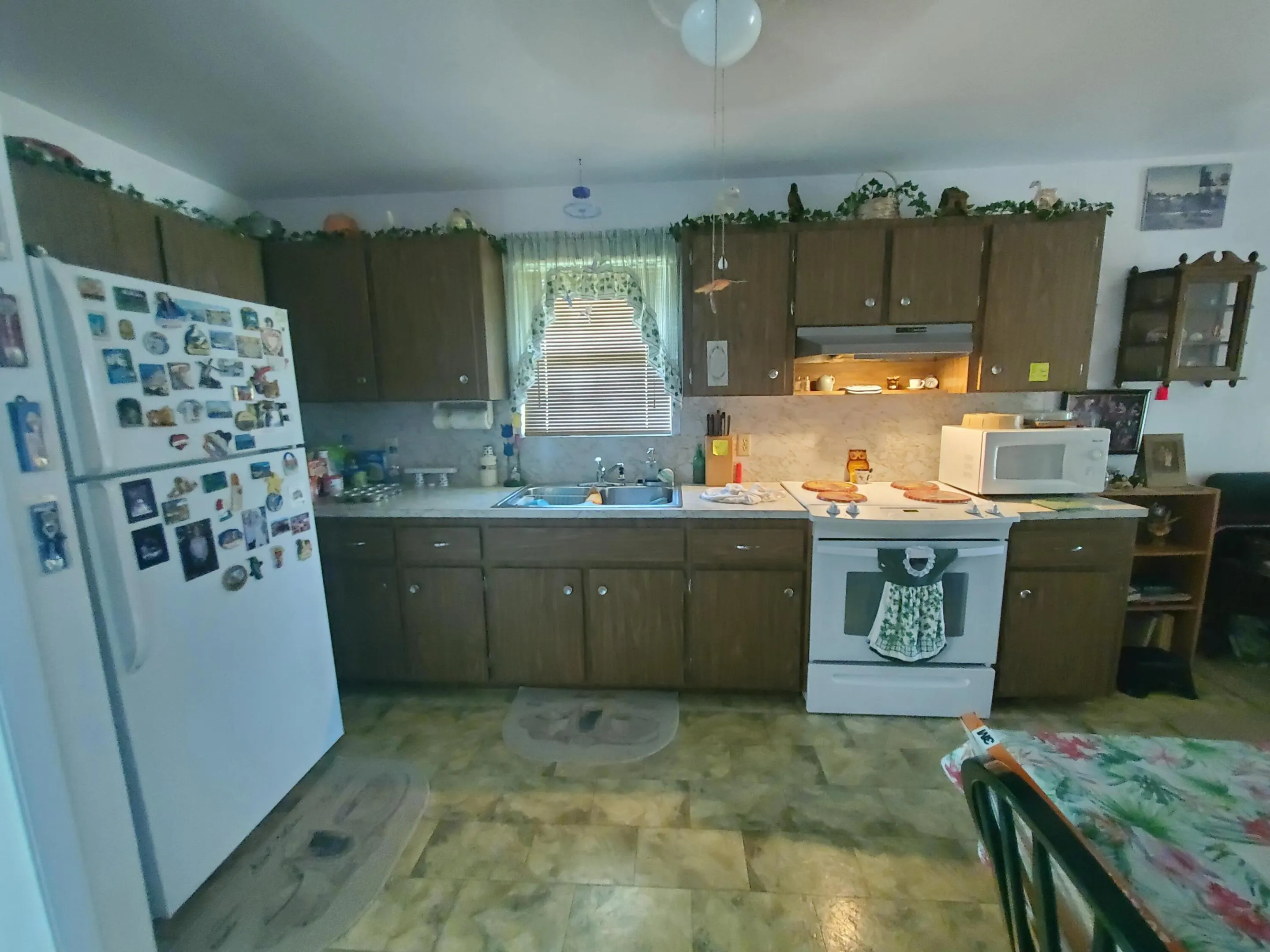 1122 Azalea Avenue