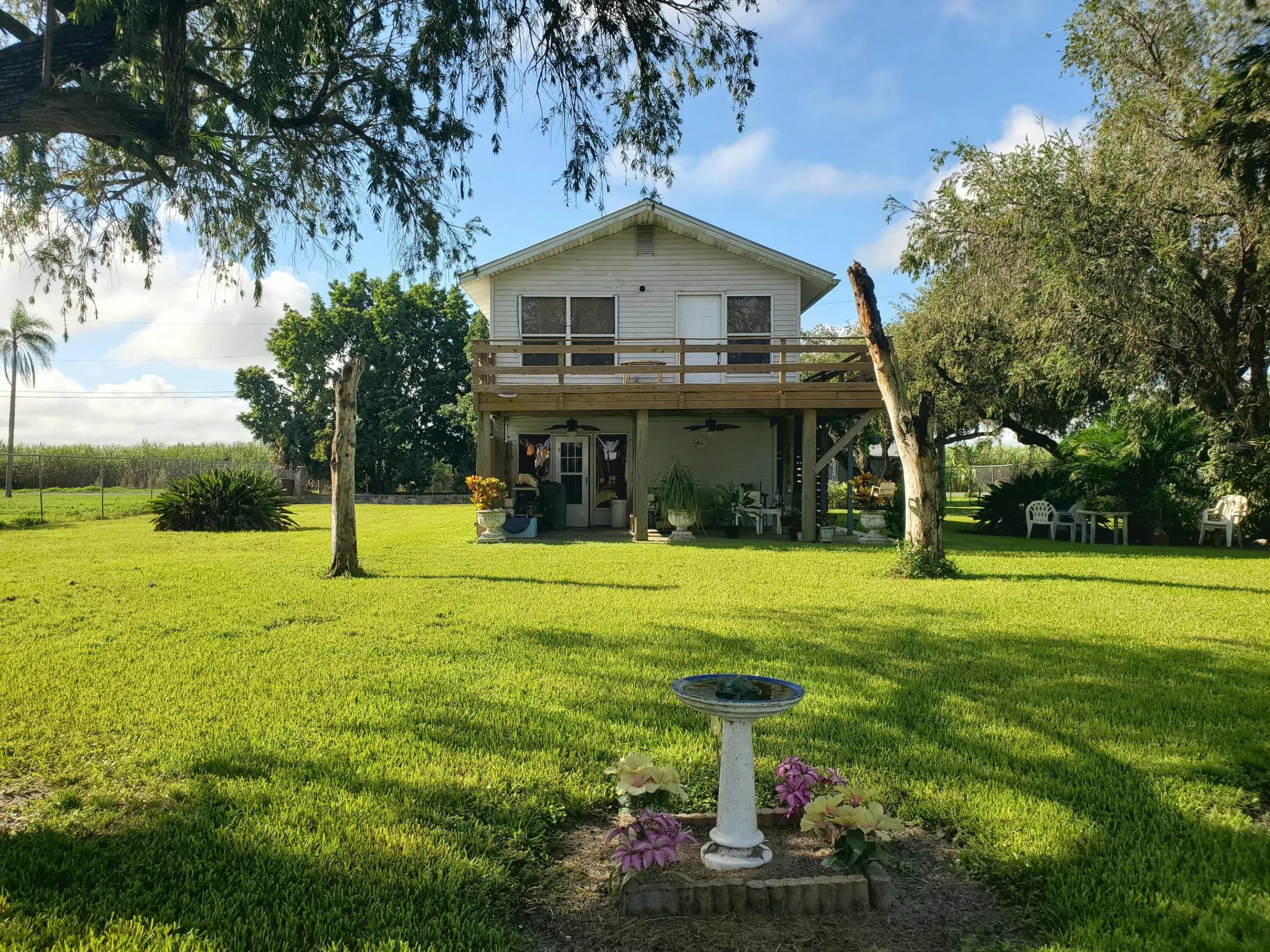 1122 Azalea Avenue