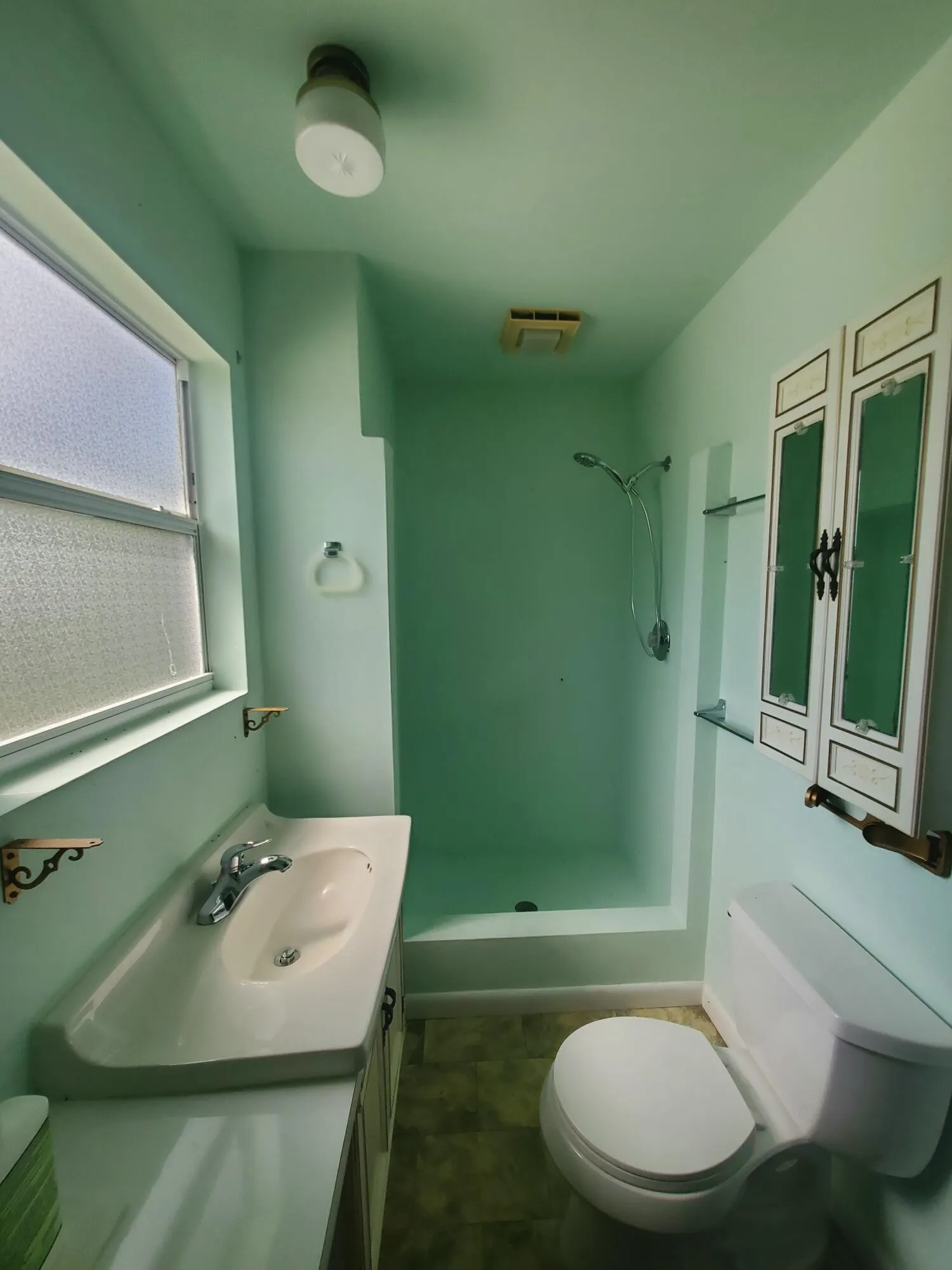 1122 Azalea Avenue