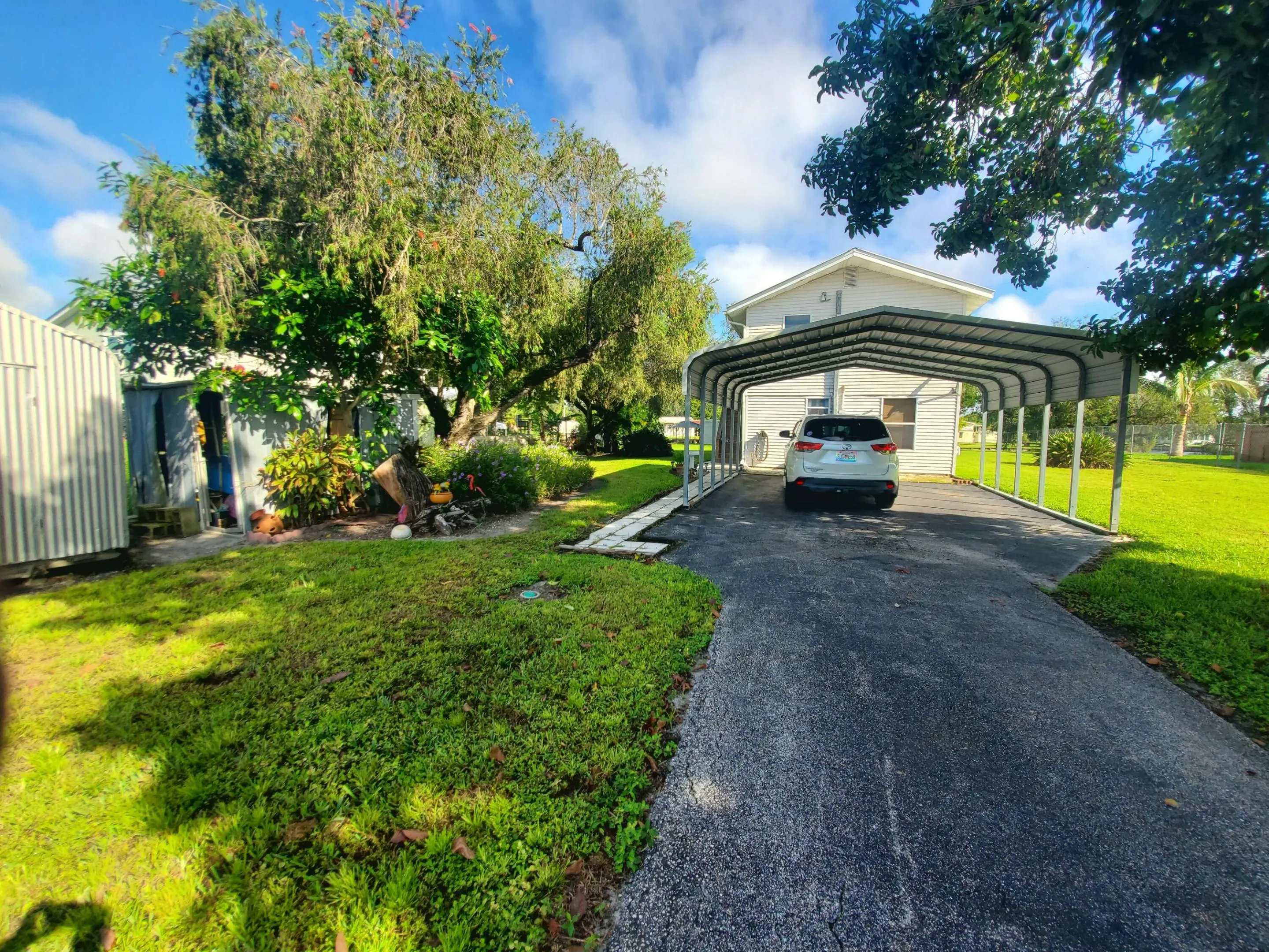 1122 Azalea Avenue
