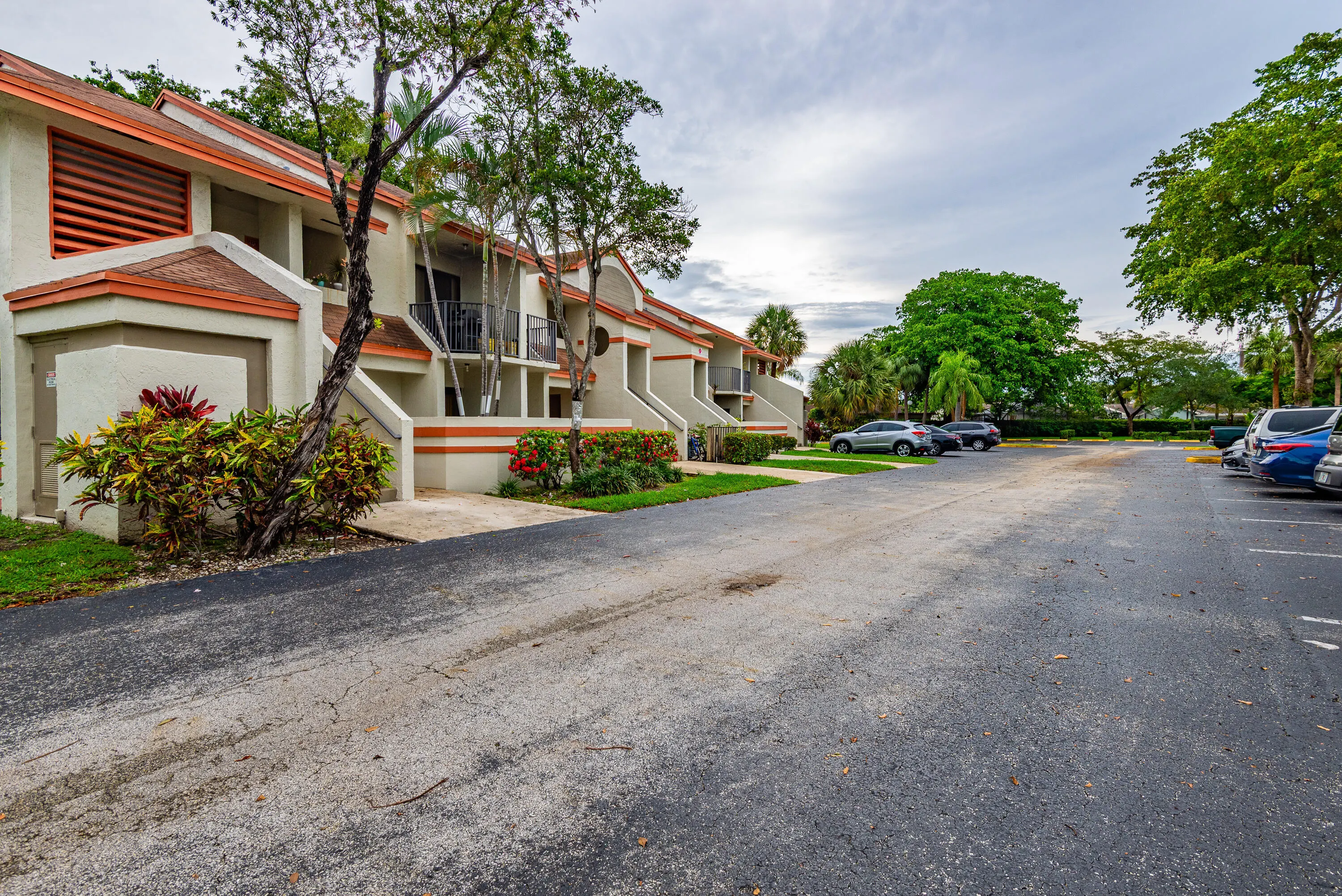 5590 COURTYARD Drive