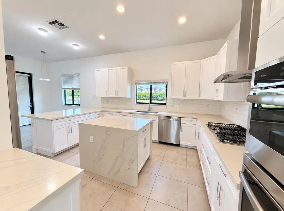 10805 PACIFICA Way