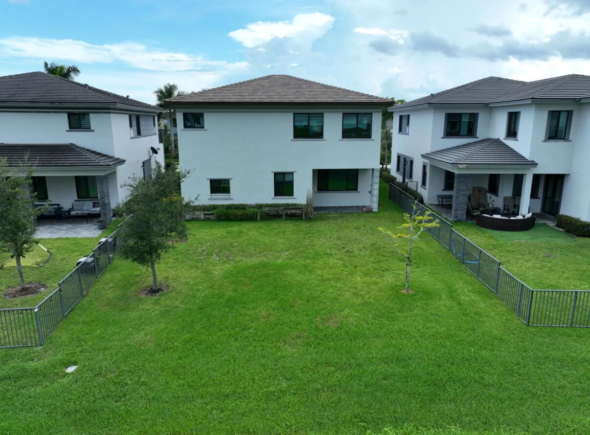 10805 PACIFICA Way