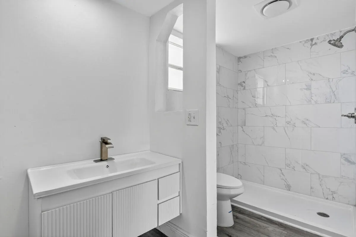 495 SE 8th Street #242