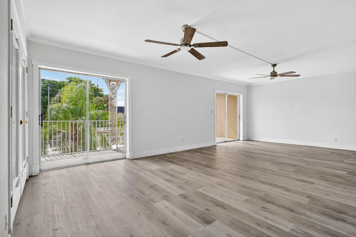 495 SE 8th Street #242