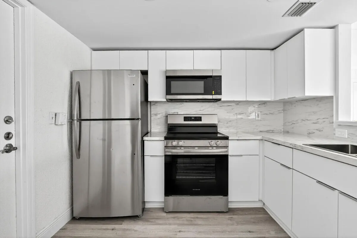 495 SE 8th Street #242