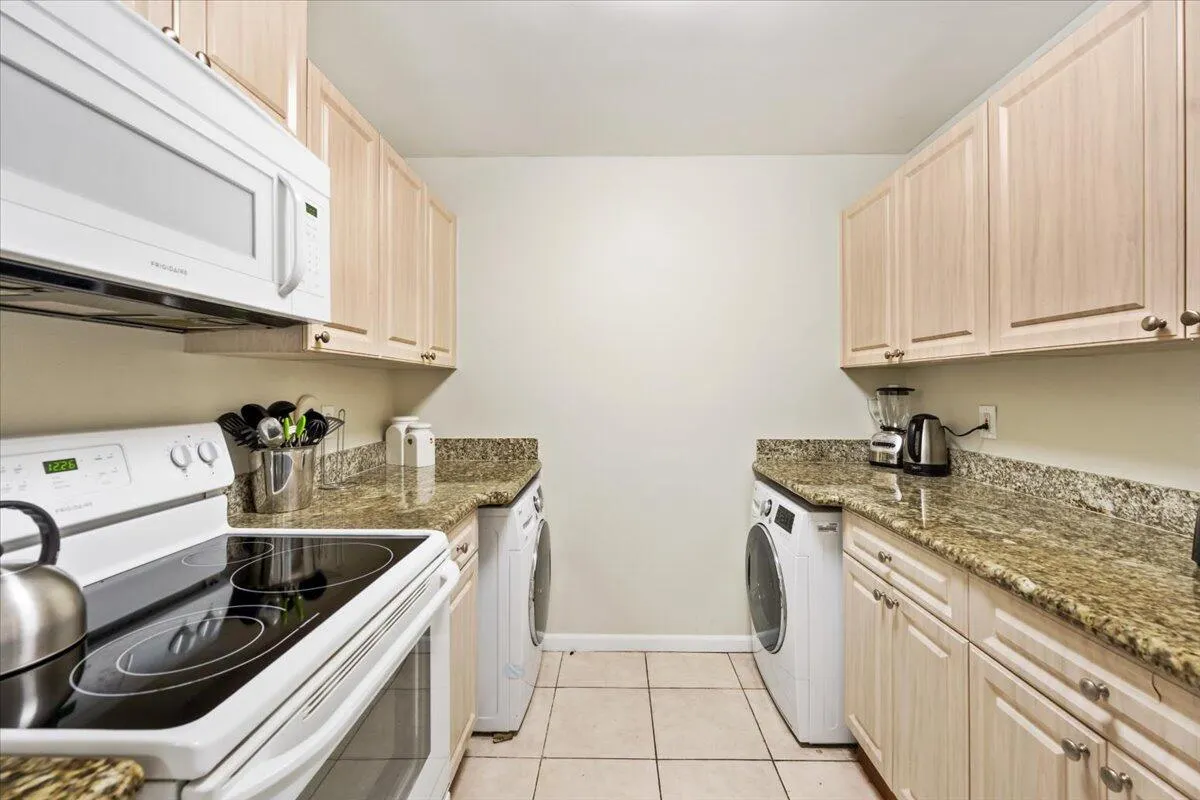 2060 GREENVIEW SHORES Boulevard #308